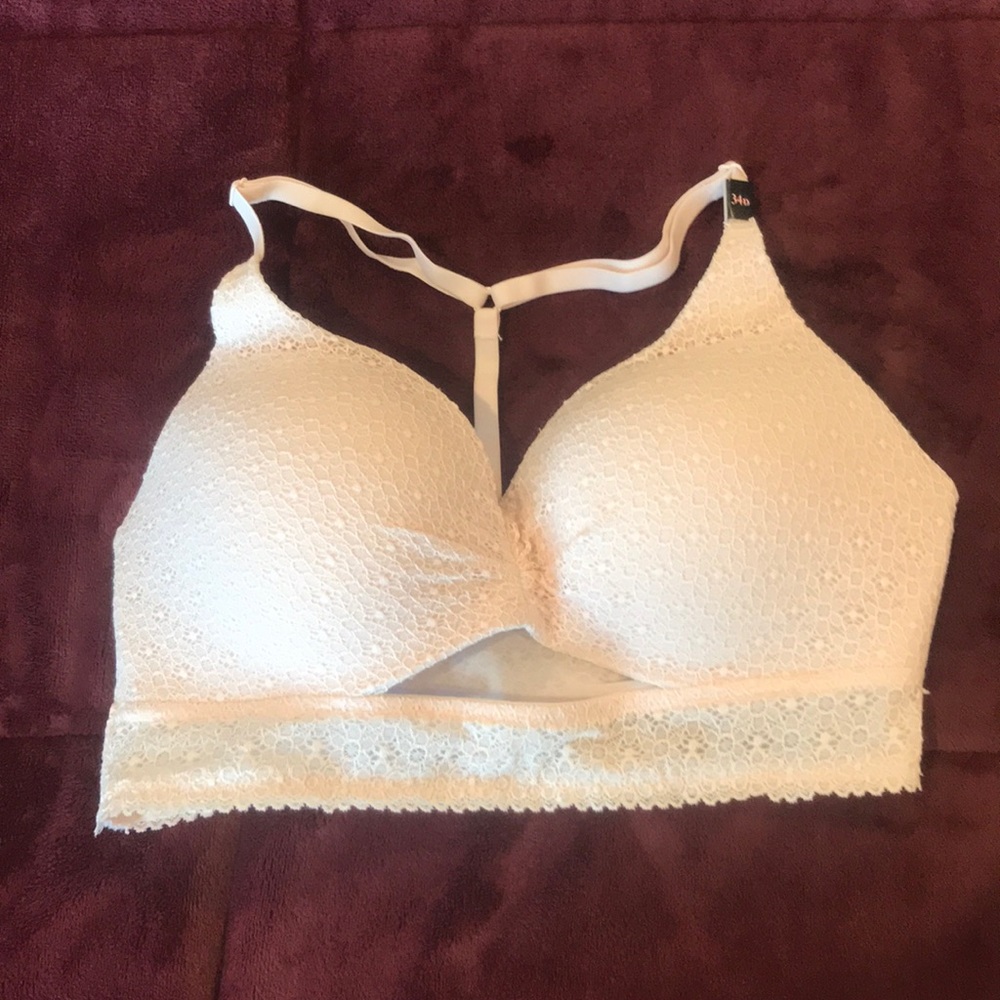 ⭕️SOLD⭕️ Victoria’s Secret key hole push up bra